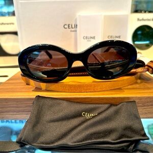 Celine Triomphe Sunglasses
CL 40194U 
Black with Gold